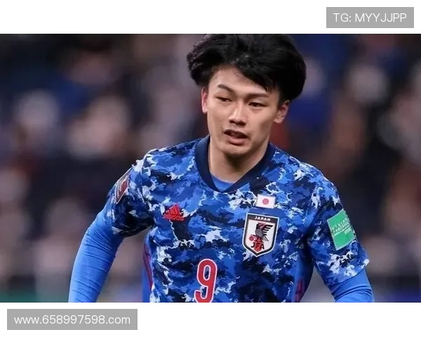 世界杯荷兰与日本激烈对决精彩集锦，展现两队球员的高水平竞技状态